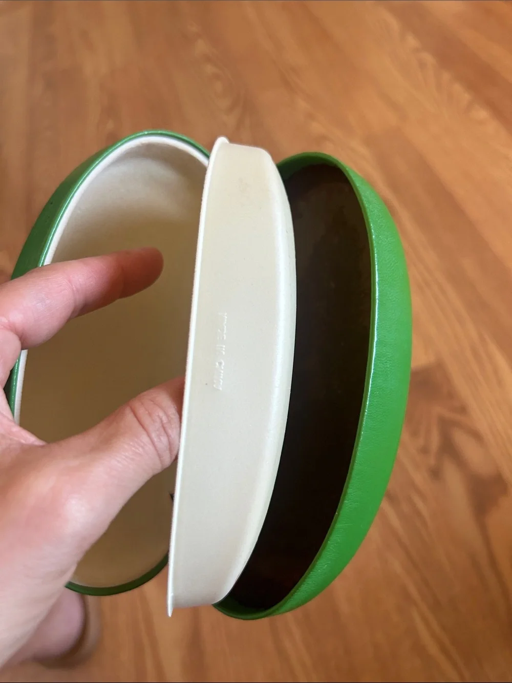 Vintage kate spade sunglasses case green needs a little glue
